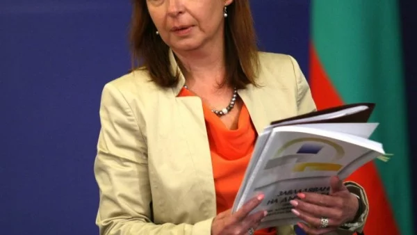 Зорница Русинова: Ръстът на минималната заплата е 110%, това е работеща икономика