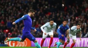 Тотнъм договори холандски национал