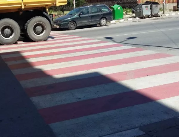Спешни мерки за обезопасяване на пешеходна пътека искат майки от Асеновград