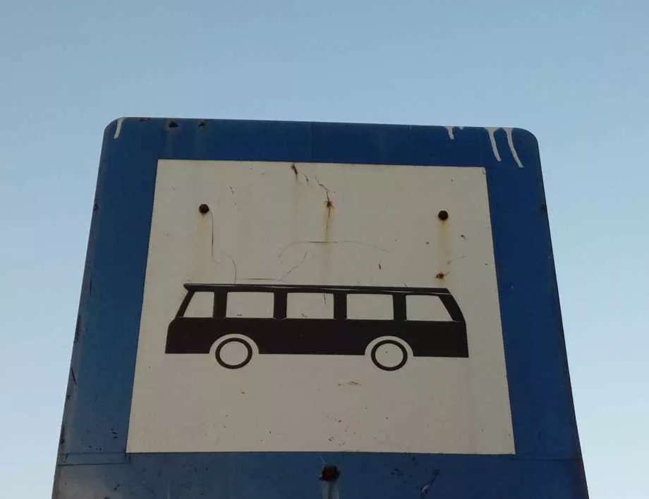 Автобус излезе от пътя при Шипка, няма ранени пътници