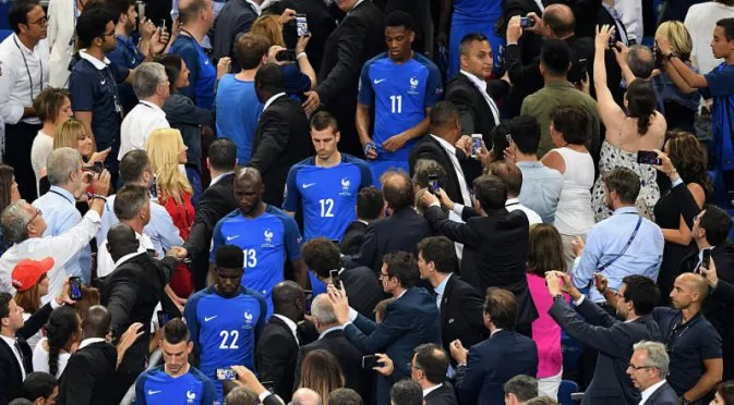 Вижте как португалско дете успокоява фен на Франция след финала (ВИДЕО)