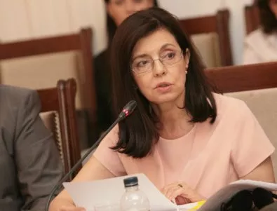 Над 12 000 души са се подписали за оставката на Кунева