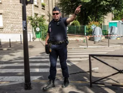 Стрелба пред джамия във Франция завърши с осем ранени