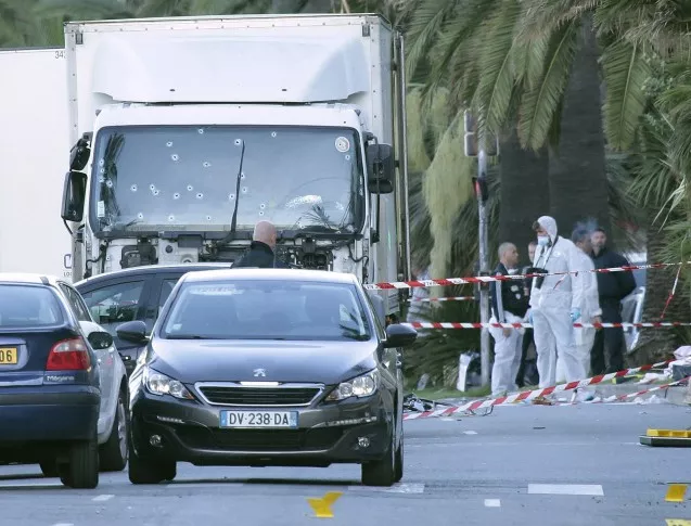 Още трима са обвинени за атентата в Ница