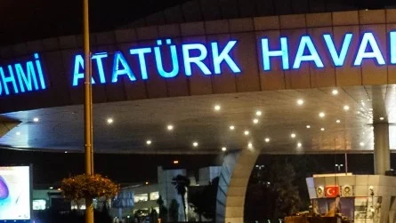 Десетки полети на летище "Ататюрк" са отменени