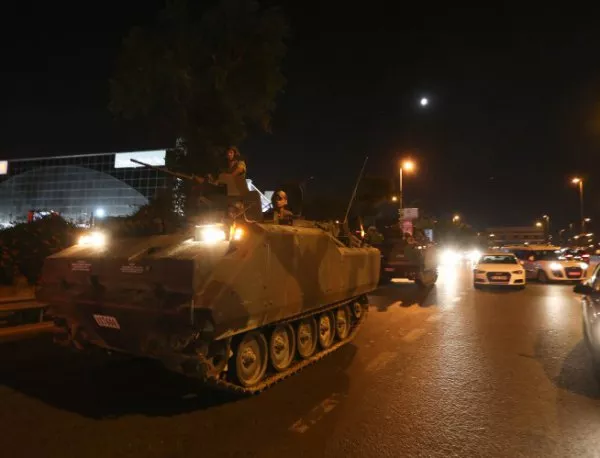 Превратът в Турция не успя, има масови арести на военни