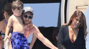 ВИДЕО: Награбиха грубо Меси в Ибиса