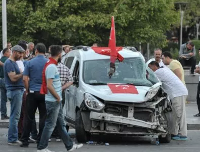 Обиски и арести в три съдилища в Истанбул