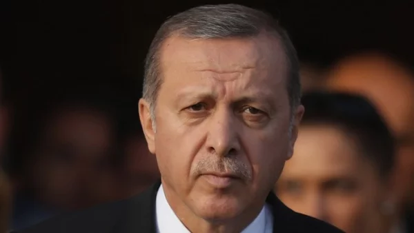 Ердоган получи контрол над разузнаването и уволни над 900 души