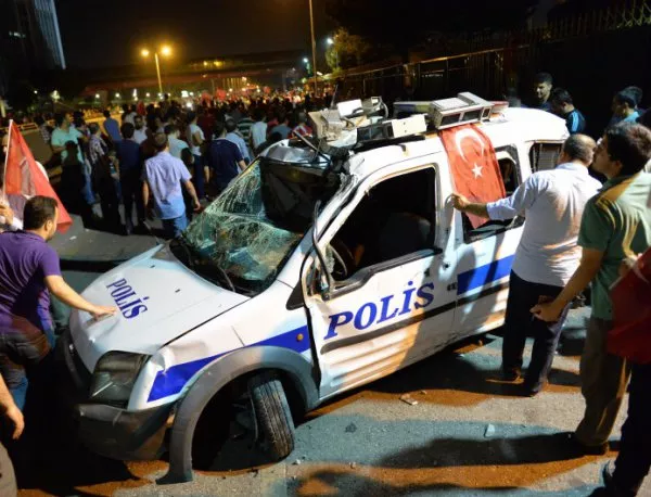 Чистка и сред полицията в Турция, отстранени са 8000 души