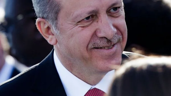 Ердоган посети две болници в Истанбул, без да дава обяснения защо