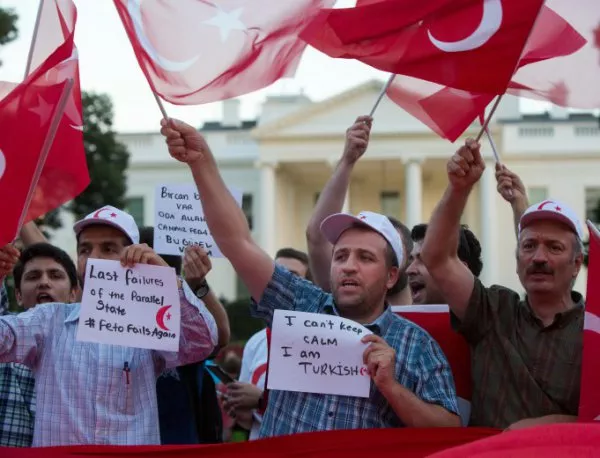 Куп журналисти арестувани в Турция, турски синдикат протестира
