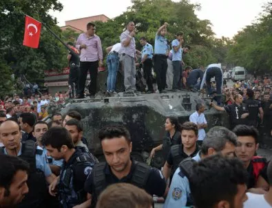 103 адмирали и генерали в Турция са арестувани, започна чистка и в полицията