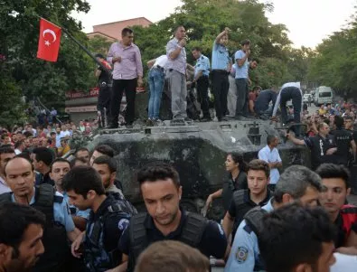 Извънредното положение в Турция е удължено за неопределено време