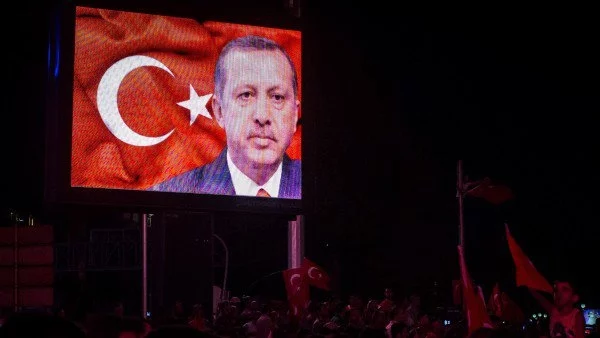 Журналист: Американците са предупредили Ердоган за преврата още през март