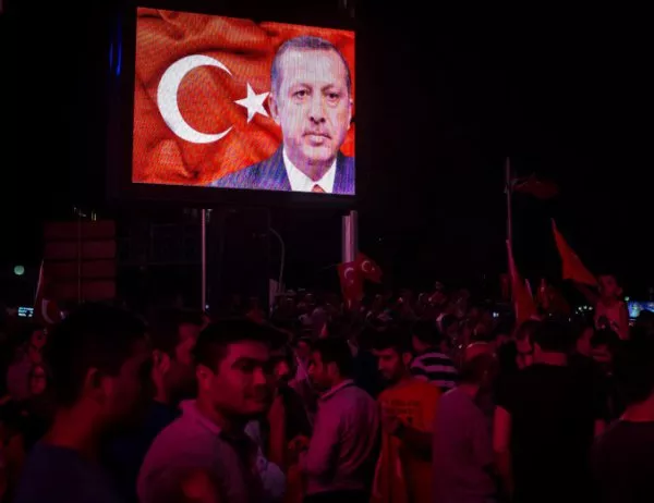 Барикади и държавни пречки - ежедневието за активистите, които са против Ердоган