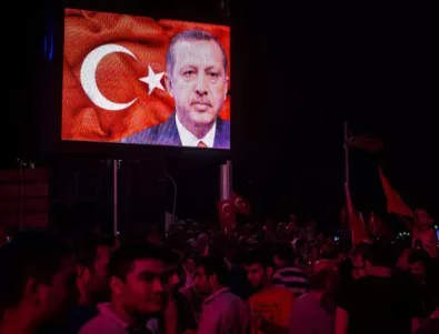 В Турция издадоха заповеди за ареста на 120 души