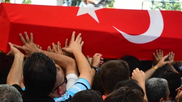 Убиха местен лидер на управляващата партия в Турция