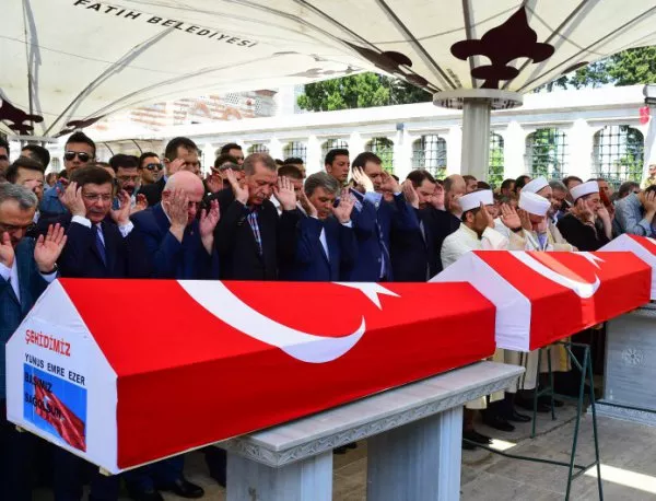 При опита за преврат е загинал братът на основния съветник на Ердоган