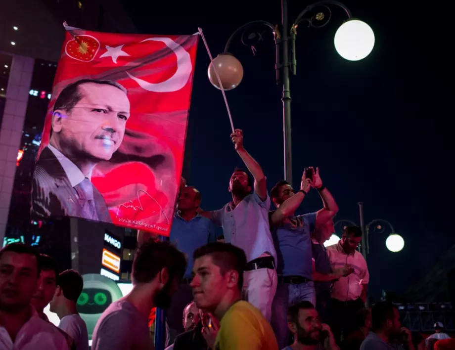 Турция: Когато сенките от преврата се затварят в присъдите