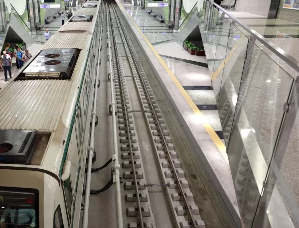 Жената, хвърлила се пред влак в софийското метро, е починала