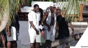 СНИМКИ: Погба отдъхва в Маями с цигара и играч от Висшата лига