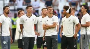 ВИДЕО: Пуснаха паяк във фланелката на немски национал - вижте какво стана 