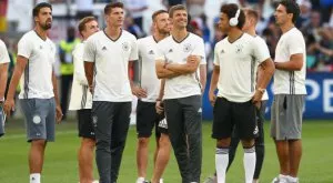 Германия отново гази в квалификациите, Йозил с рекорд