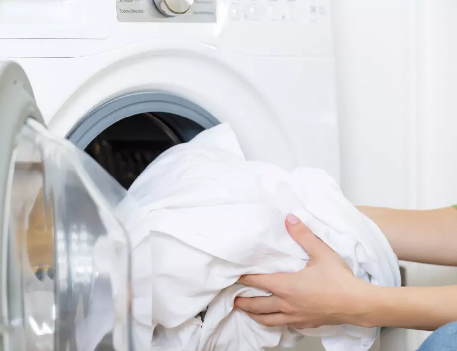 Хитрите домакини винаги използват тези 3 съставки за ослепително бяло пране