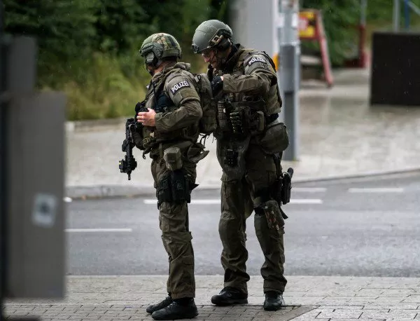 Мюнхен отмени високата степен на заплаха, 18-годишен немски иранец е стрелецът
