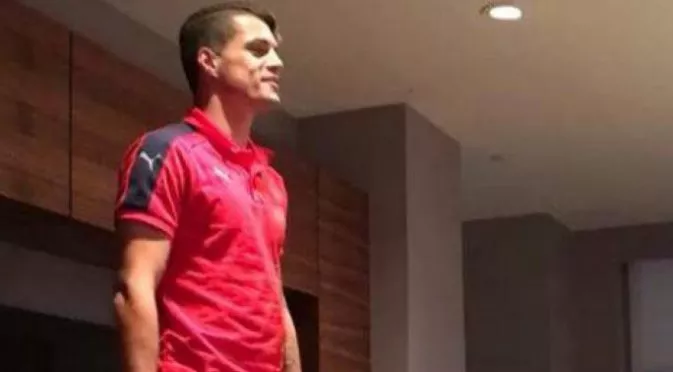 Джака мина ритуал по приобщаване към Арсенал (ВИДЕО)