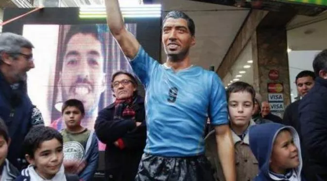 В Уругвай вдигнаха паметник на Луис Суарес