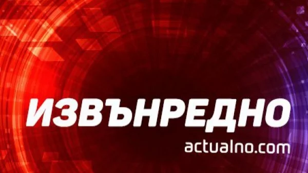 Boeing 737 се готви за аварийно кацане на летище "Внуково" в Москва*