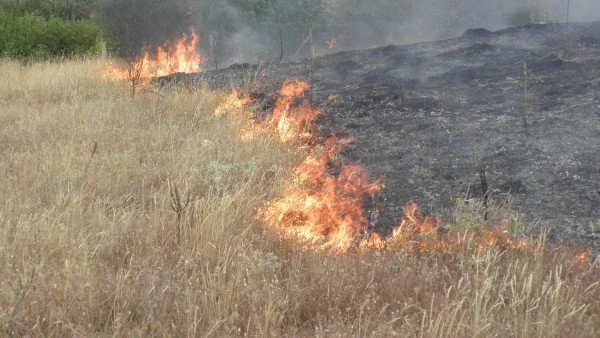 Остава усложнена пожарната обстановка в страната