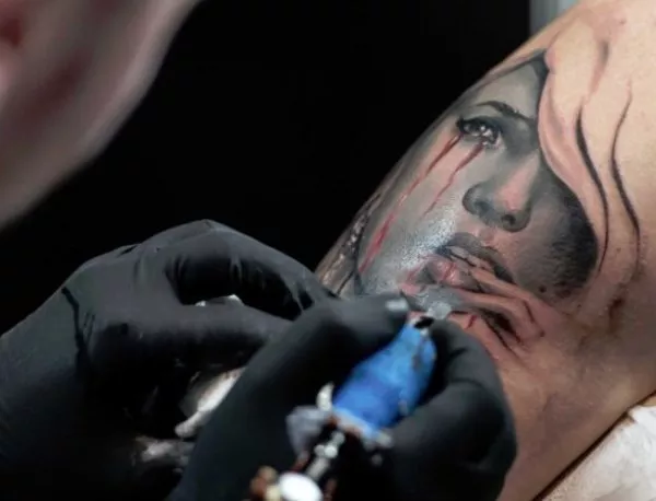 Защо татуировките остават завинаги върху кожата ни