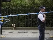 Въоръжен с меч мъж вилня в лондонското метро