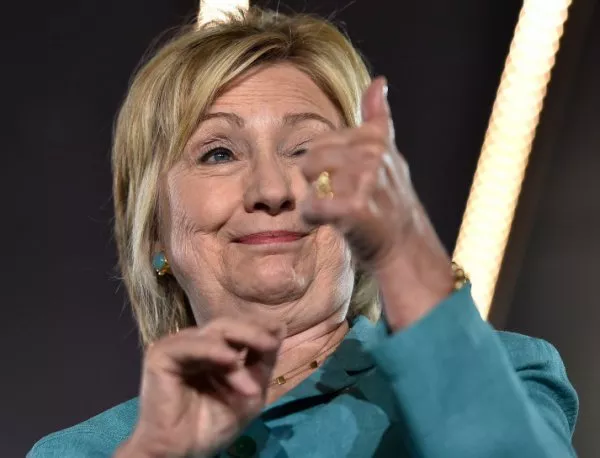 Американски съд нареди да бъде предадена кореспонденция на Хилари Клинтън
