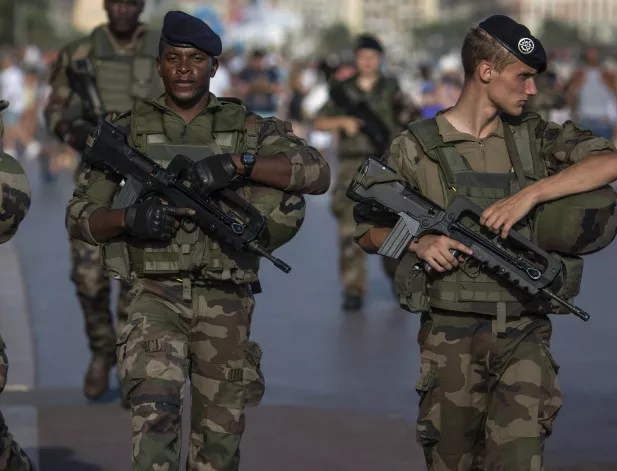 Френската полиция арестува предполагаеми атентатори 