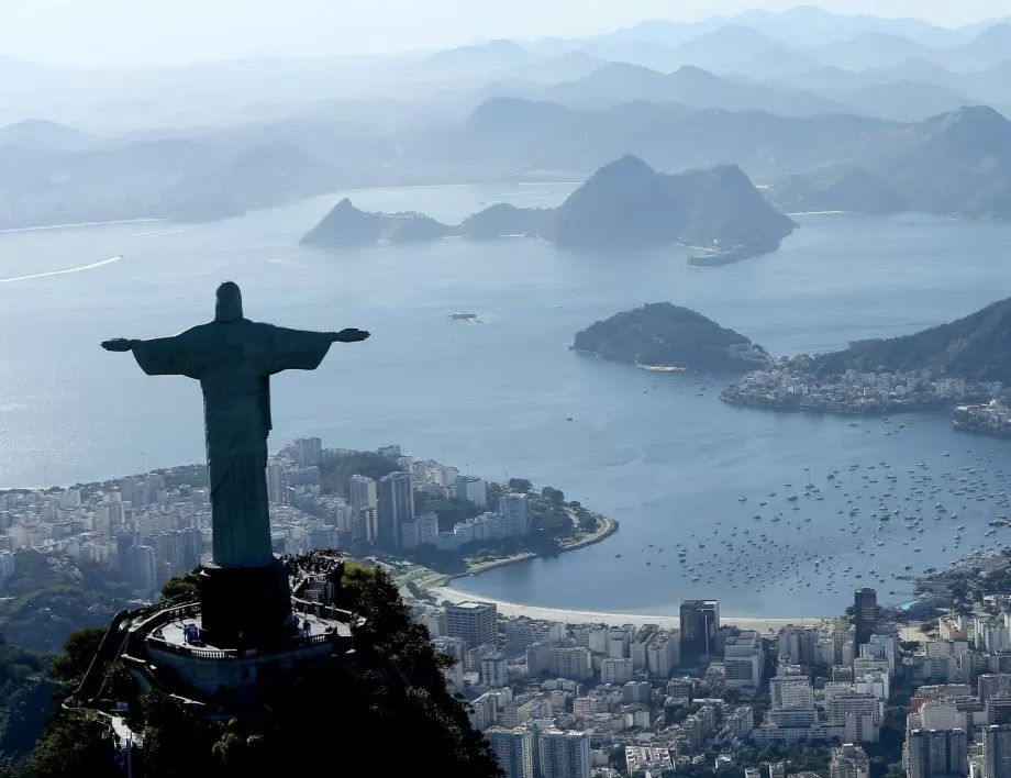 Статуята на Христос в Рио де Жанейро грейва с цветовете на България на 3 март 