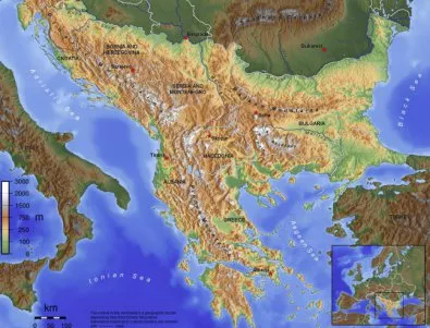 Балканите: Отстъпващи от демокрацията, банкрутирали и уязвими