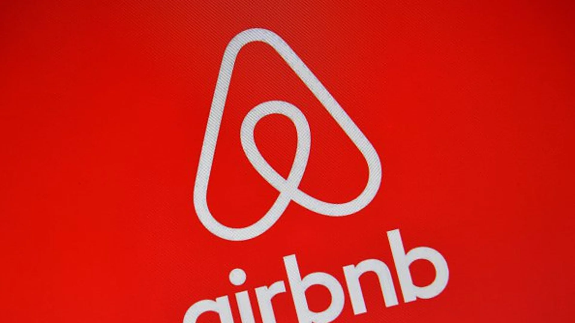 Airbnb забранява камерите