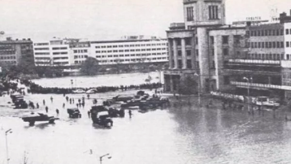 Скопие в ужас: Такъв потоп имало през 1962 г., а след това - унищожително земетресение (ВИДЕО)