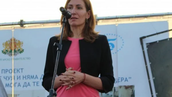 Ангелкова помага за нов фолклорен фестивал в Софийско