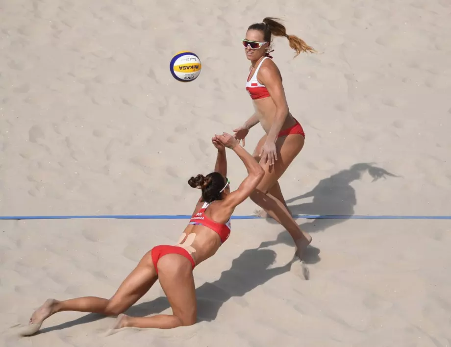 Катар поиска състезателките по плажен волейбол да са с дълги клинове при 30-градусова жега, звезди бойкотират