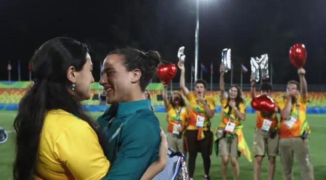 Ръгбистка получи предложение за брак от приятелката си директно на Олимпиадата