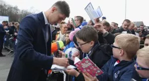 Стоунс стана вторият най-скъп защитник в историята