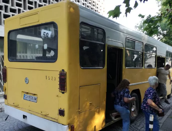 Нападнаха шофьор на автобус в София