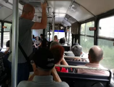 Шофьор и пътници в словесна схватка в автобуса (ВИДЕО)
