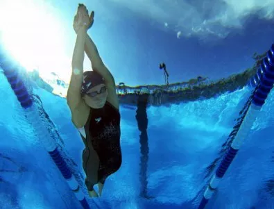Защо почти никой не използва най-бързата техника за плуване (Видео)