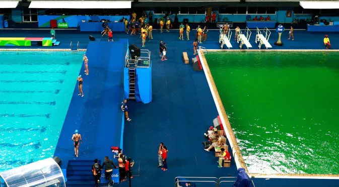 СНИМКА: Още един олимпийски басейн почна да плесенясва
